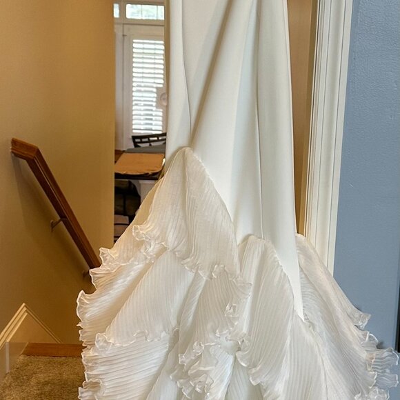 Ava Presley Size 4 and size 6 Color Off White - close to white - Picture 4 of 4